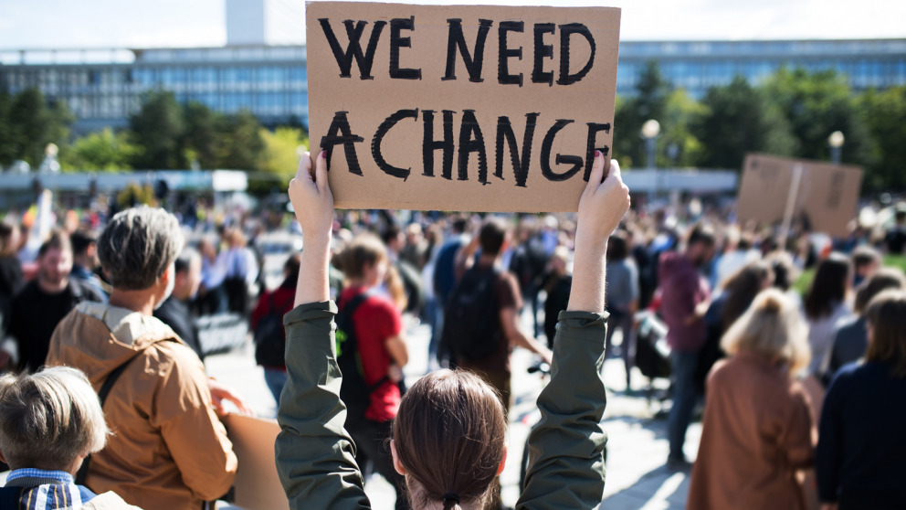 The Klaus Töpfer Sustainability Fellowship is awarded to individuals who build bridges between science, politics and society.