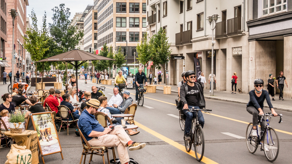 The "Flaniermeile Friedrichstraße" ("Friedrichstrasse Promenade") started on August 29, 2020 and was extended until the end of October 2021.